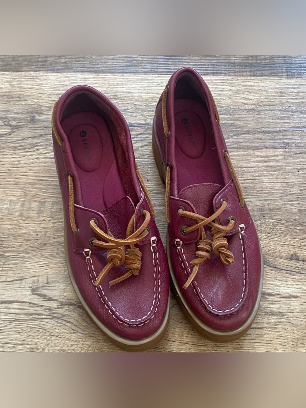 Sperry Burgundy Leather Lug Sole Boat Shoes with Tan Laces 7.5 GUC - Picture 2 of 6